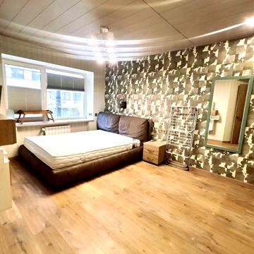 Дмитрівська вул., 3/7