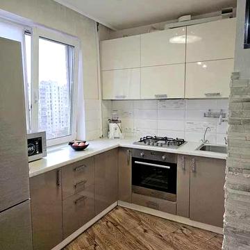 Продам 3 к. кв-ру с евроремонтом, метро Холодная гора