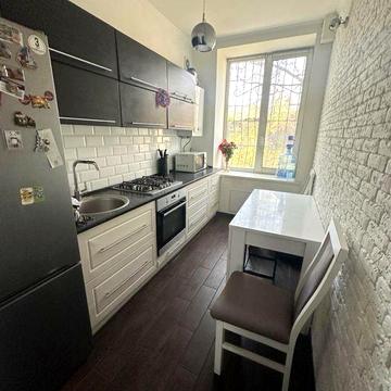 Продам 3-х кімнатну центр