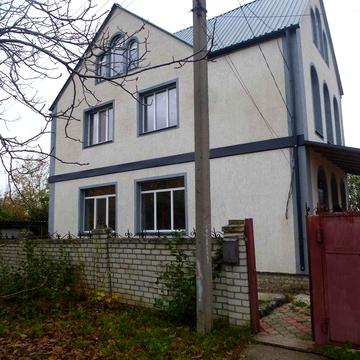 Продається 2-хповерх.будинок в м. Зміів