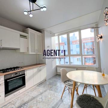 Тернопільська вул., 10