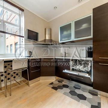 Інститутська вул., 24/7