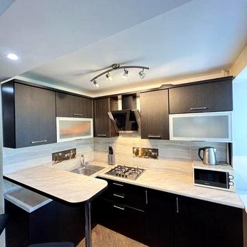 Продам! Нова квартира. Ремонт,меблі,техніка,газ.котел. Центр. Торг!