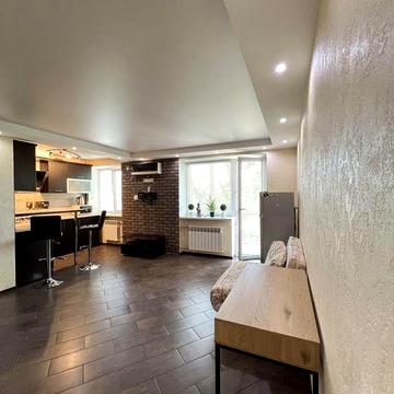 Продам! Нова квартира. Ремонт,меблі,техніка,газ.котел. Центр. Торг!