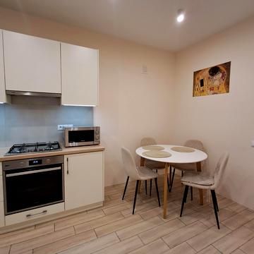 Космічна вул., 3