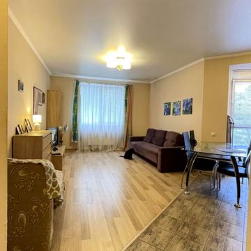 Богдана Хмельницького бульв., 11