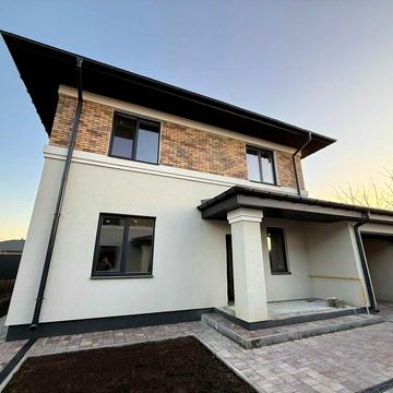 Продаж будинку передмістя Києва є всі комунікації ГАЗ