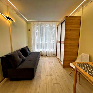 Олега Мудрака вул. (Генерала Наумова), 1-Б