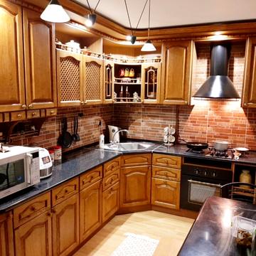 Молодіжна вул., 7