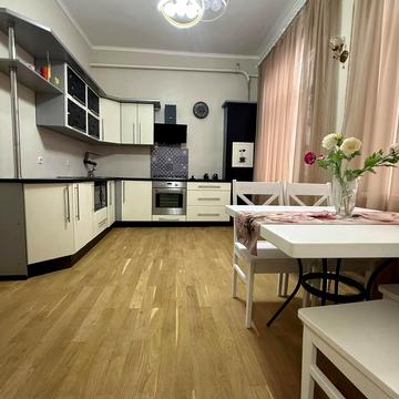 Василя Симоненка вул., 4