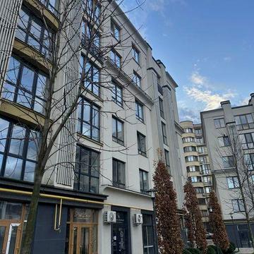 Простора 1-кімнатна квартира в ЖК "Бургундія"