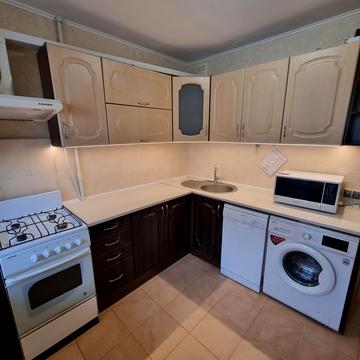 Оболонський просп., 18-Б