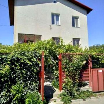 Сдам дом Сухой лиман 5 к 200 м ,подвал капитальный, животные обсуждают