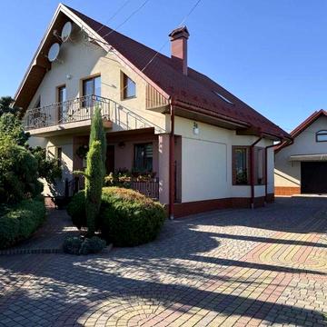 Продам добротний цегляний будинок.