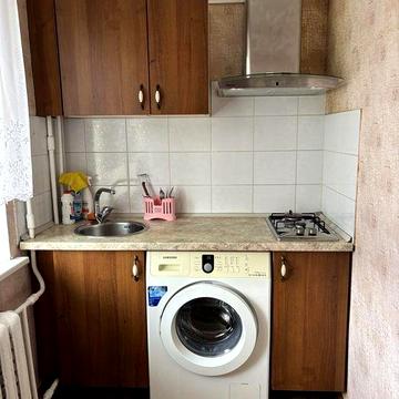 Затишна 1 кім квартира біля метро Лісова!