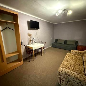 Варненська вул., 18/5