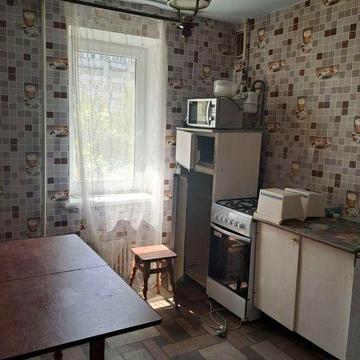 Сдаётся 1-комнатная крупногаб. кв-ра. Октябрьское. Ул.Металлургов.