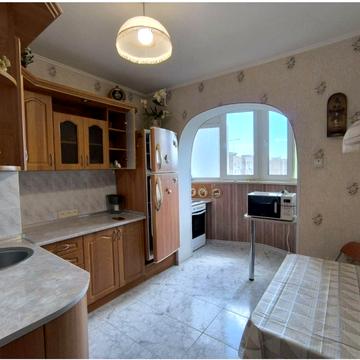 Академіка Корольова вул., 90б