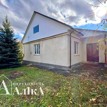 Продам будинок біля міста