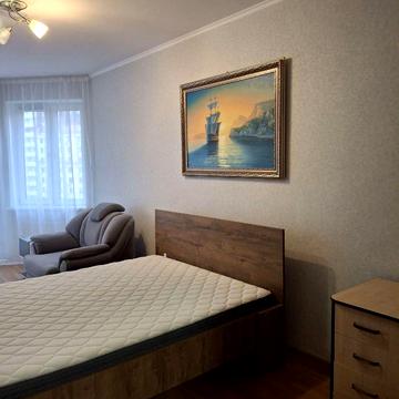 Полтавська вул., 10