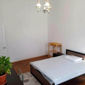 Миколи Леонтовича вул., 1