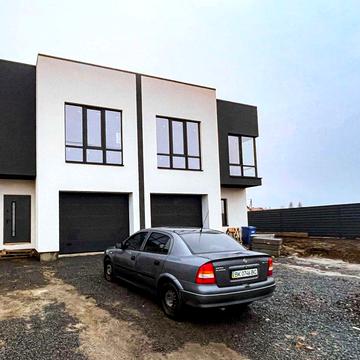 Котедж на 4 кімнати та кухнею-вітальнею. Можливий ремонт під ключ