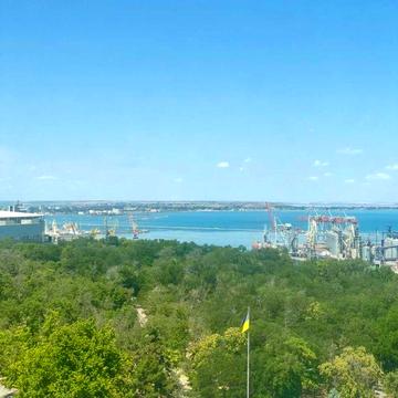 Продам просторную квартиру на Лидерсовском бульваре с видом на море