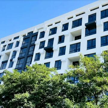 Володимира Навроцького вул., 33