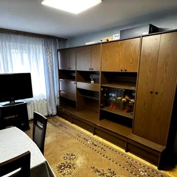 Каховська вул., 6