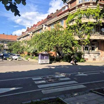 Здається в оренду кв-ра на два місяці з початку грудня  у Центрі