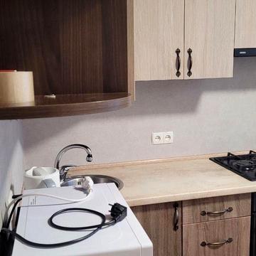 Леоніда Каденюка просп. (Юрія Гагаріна), 15