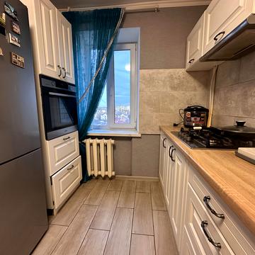 Варшавська вул., 3