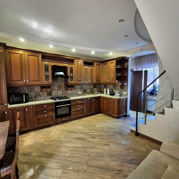 Продам Таунхаус 16 Фонтана ул Абрикосовая с ремонтом