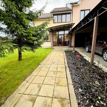 Озерна вул., 9