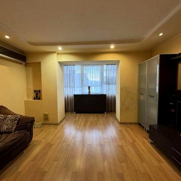 Велика двокімнатна квартира