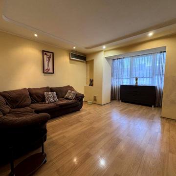 Велика двокімнатна квартира