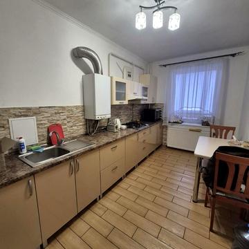 Надрічна вул., 2