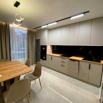 Богдана Хмельницького вул., 94