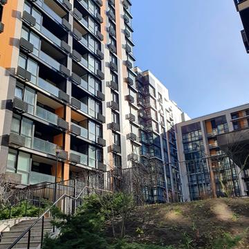 Джона Маккейна вул. (Івана Кудрі), 1-Б