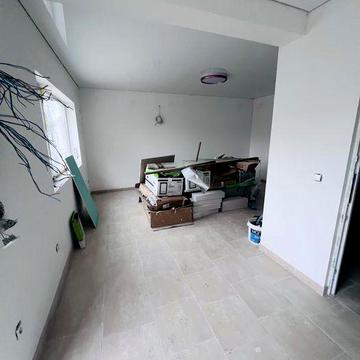 Продаж 1 кімн. кв-ри + кухня - студія, особ. типу в центр частині