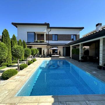 Совиньон. Дом 350кв.м. Участок 10 соток. К морю 5-7 минут пешком.