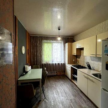 Продам 3кв.  Бульвар Строителей 10.