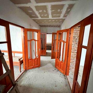 Продаж будинку з частковим ремонтом Львівська область