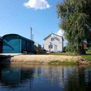 Дача (дом) с выходом на берег Каменского водхр. с.Кишеньки. Полтав.обл