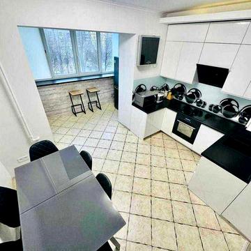 Продам простору 3к зновим ремонтом вул. Робоча/Чечелівський.