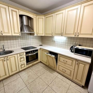 Полтавська вул., 10