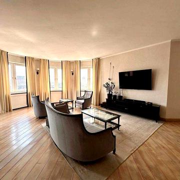 200 м.кв. Продаж 4-К квартири. Турівська 31, видова на Дніпро.