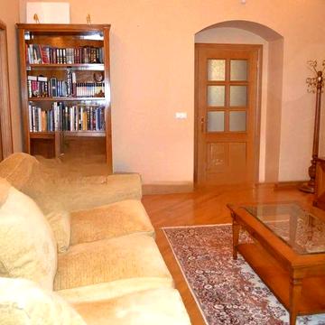 Продаж 2-кімнатної квартири на вул. Банкова, 1