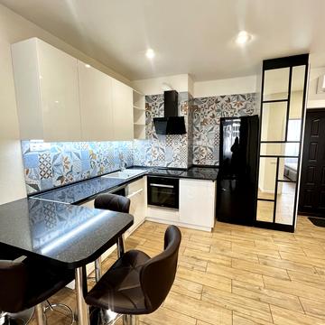 Валерія Самофалова вул. (Каманіна), 16а/6