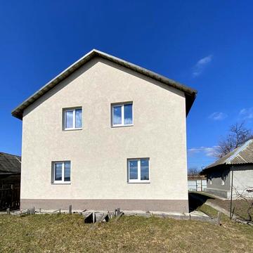 Продаю двоповерховий будинок по ціні студії. Документи готові!